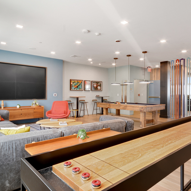Ryder Revere Beach - Entertainment Lounge With Shuffleboard Table