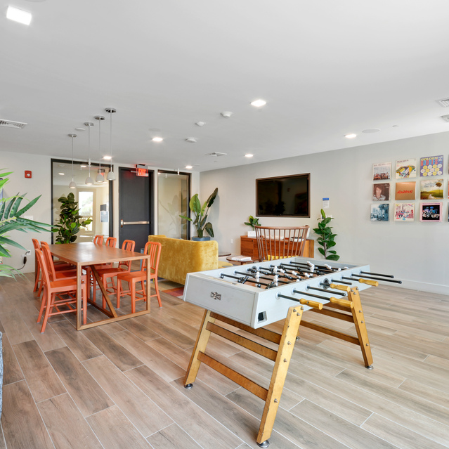 Ryder Revere Beach - Spacious Lounge With Foosball Table