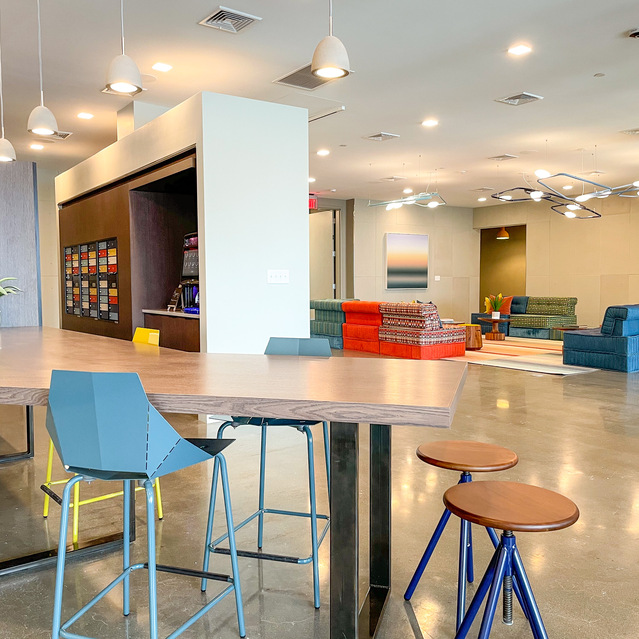 Ryder Revere Beach - Spacious Lounge With High Table