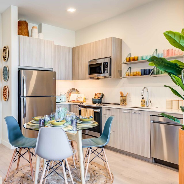 Ryder Revere Beach - Modern Kitchen With Stainless Steel Appliances and Wooden Cabinets